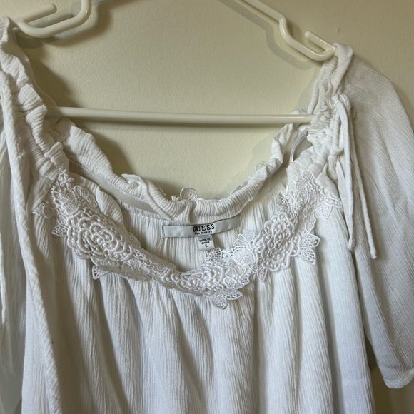 Guess White Off/On The  Shoulder Top - Picture 2 of 4